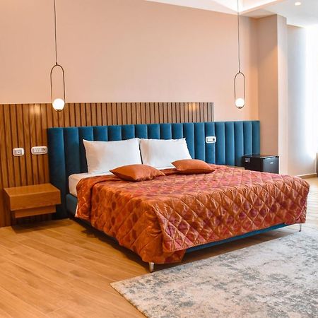 Hotel Coco Tirana Zewnętrze zdjęcie