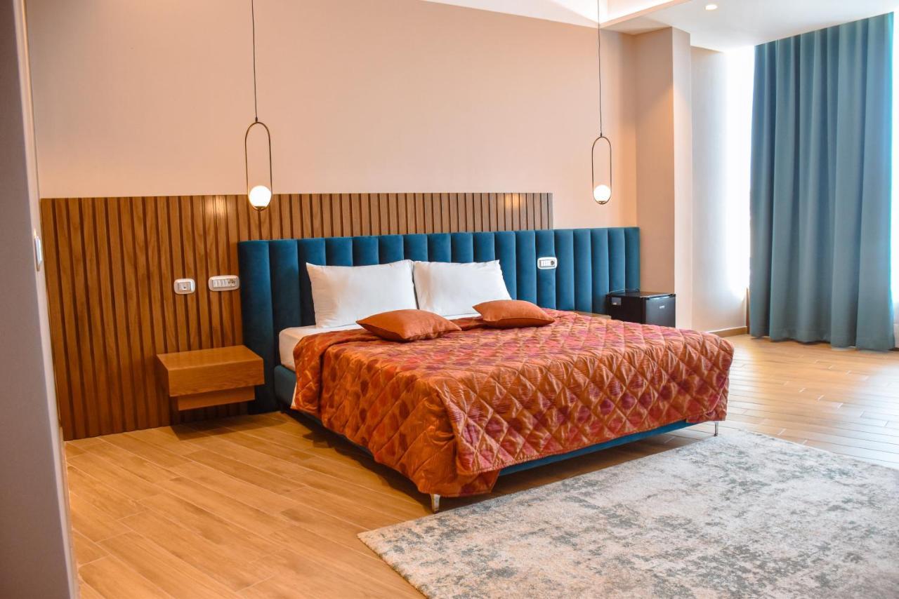 Hotel Coco Tirana Zewnętrze zdjęcie